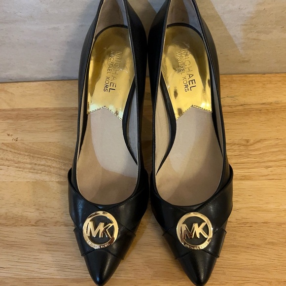 Michael Kors black high heels with a prominent gold-tone MK - Picture 2 of 8